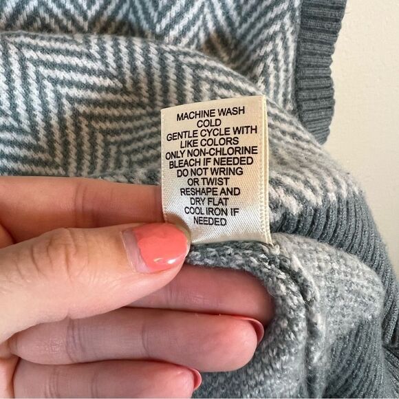 ✨ Sincerely Jules Women’s Gray Black Sweater Vest Small - Picture 6 of 10